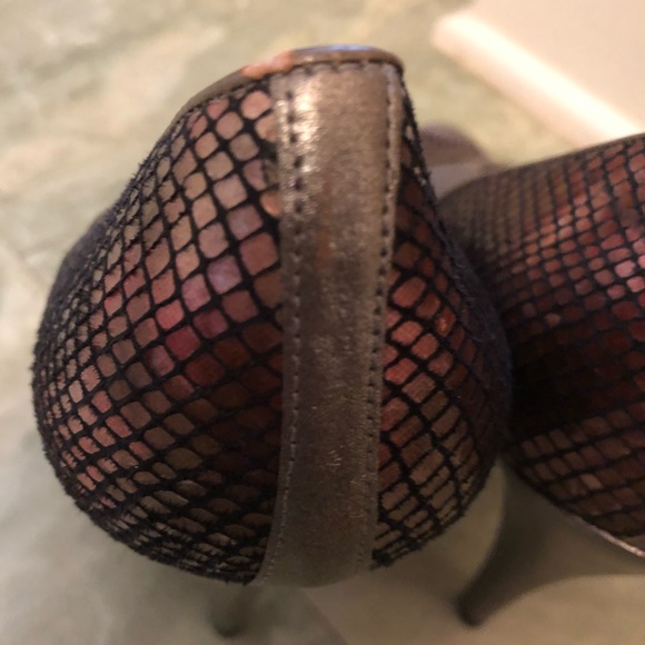 Carlos Santana faux snakeskin Heels - Picture 4 of 5